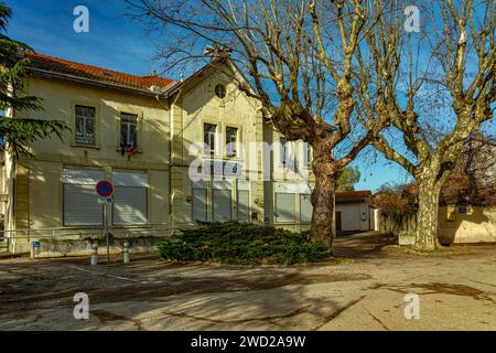 Platz 11 November und das Haus der Justiz und des Rechts in Villefontaine. Villefontaine, Departement Isère, Region Auvergne-Rhône-Alpes, Frankreich, Europa Stockfoto