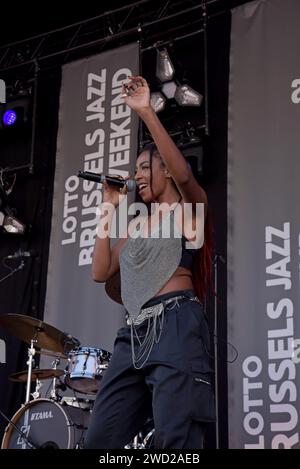 Der weltbekannte Brüsseler Singer-Songwriter K.ZIA, der am letzten Tag des Brussels Jazz Weekend im Mai 2023 als Headliner fungiert Stockfoto