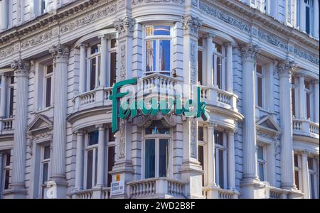 London, Großbritannien. Januar 2024. Außenansicht von Fenwick in der New Bond Street. Das ikonische Kaufhaus wird nach 133 Jahren geschlossen. Quelle: Vuk Valcic/Alamy Live News Stockfoto