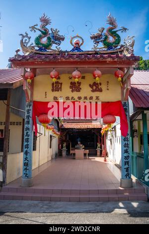 Georgetown, Malaysia – 18. Dezember 2023: Der Taoistische Tempel übersetzen sich wie ein Holzhaus in Tanjung Tokong in Georgetown, Malaysia Stockfoto