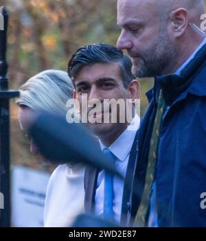 London, England, Großbritannien. Januar 2024. Der britische Premierminister RISHI SUNAK kommt nach einer Pressekonferenz zum Ruanda-Gesetz in der Downing Street 10 an. (Kreditbild: © Tayfun Salci/ZUMA Press Wire) NUR REDAKTIONELLE VERWENDUNG! Nicht für kommerzielle ZWECKE! Stockfoto