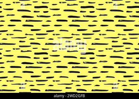 Dünnes horizontales Linienmuster auf gelbem Hintergrund. Handgezeichnete, kleine, nahtlose Textur mit schwarzem Strich. Schwarzes lineares Ornament. Hintergrund im Memphis-Stil mit Stock Vektor