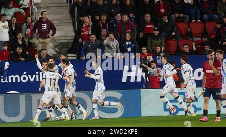 Pamplona, Spanien. Januar 2024. Sport. Die Spieler von Real Sociedad feiern ein Tor von Mikel Oyarzabal (0:1) im Achtelfinale des Copa del Rey-Fußballspiels zwischen CA Osasuna und Real Sociedad, das am 17. Januar 2024 im El Sadar-Stadion in Pamplona (Spanien) ausgetragen wurde. Kredit: Inigo Alzugaray/Cordon Press Kredit: CORDON PRESS/Alamy Live News Stockfoto