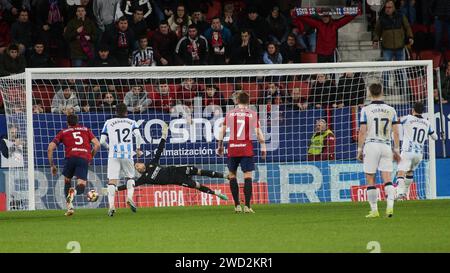 Pamplona, Spanien. Januar 2024. Sport. Die Spieler von Real Sociedad feiern ein Tor von Mikel Oyarzabal (0:1) im Achtelfinale des Copa del Rey-Fußballspiels zwischen CA Osasuna und Real Sociedad, das am 17. Januar 2024 im El Sadar-Stadion in Pamplona (Spanien) ausgetragen wurde. Kredit: Inigo Alzugaray/Cordon Press Kredit: CORDON PRESS/Alamy Live News Stockfoto