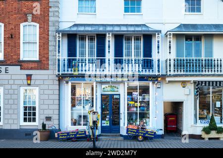 Traditioneller Ironmonger in der Stadt Pershore, Worcestershire, Großbritannien Stockfoto