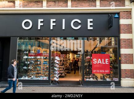 Schuhgeschäft, High Street, Lincoln City, Lincolnshire, England, UK Stockfoto