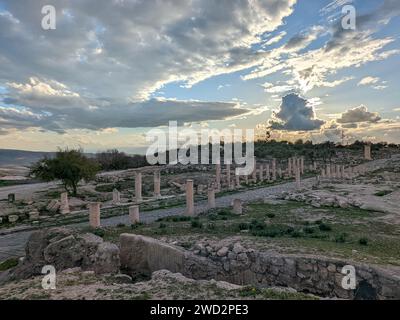 Reise nach Jordanien. Kulturelle und natürliche Seite von Umm Qais und die Ruinen des alten Gadara. Ancient Roman city.in der äußerste Nordwesten des Landes Stockfoto