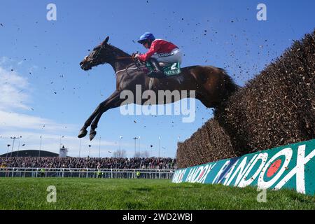 Dateifoto vom 13-04-2023 von Rachael Blackmore mit Einem Plus Tard, Gewinner des Cheltenham Gold Cup 2022, der aus dem Rennen ausgetreten ist. Ausgabedatum: Donnerstag, 18. Januar 2024. Stockfoto