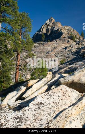 Granit-Felsen auf die Kugeln, Sierra Vista National Scenic Byway, Sierra National Forest, Kalifornien Stockfoto