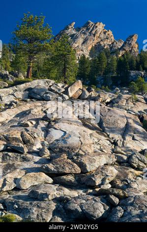 Granit-Felsen auf die Kugeln, Sierra Vista National Scenic Byway, Sierra National Forest, Kalifornien Stockfoto