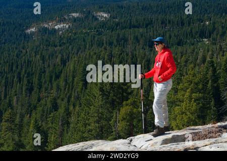 Blick vom Granit Felsen an den Kugeln, Sierra Vista National Scenic Byway, Sierra National Forest, Kalifornien Stockfoto