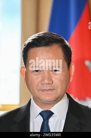 Paris, Frankreich. Januar 2024. Der französische Präsident und der kambodschanische Premierminister Hun Manet geben eine gemeinsame Erklärung während ihres Treffens im Elysee-Präsidentenpalast in Paris, Frankreich, am 18. Januar 2024 ab. Foto: Jacques Witt/Pool/ABACAPRESS.COM Credit: Abaca Press/Alamy Live News Stockfoto