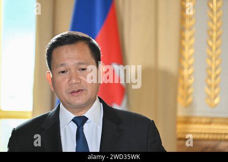 Paris, Frankreich. Januar 2024. Der französische Präsident und der kambodschanische Premierminister Hun Manet geben eine gemeinsame Erklärung während ihres Treffens im Elysee-Präsidentenpalast in Paris, Frankreich, am 18. Januar 2024 ab. Foto: Jacques Witt/Pool/ABACAPRESS.COM Credit: Abaca Press/Alamy Live News Stockfoto