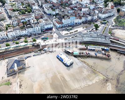 Ryde Isle of Wight UK Overhead Birds Eye Drohne aus der Vogelperspektive Hovercraftt Fährservice aus der Luft Stockfoto