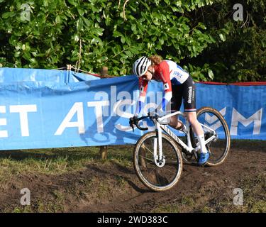 Niederländischer Champion Puck Pieterse in einer Abfahrt während des UCI World Cup Cyclo Cross in Hulst (Niederlande) Stockfoto