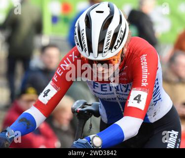 Puck Pieterse ist ein niederländischer Radfahrer, der sich auf Cyclo-Cross- und Mountainbiking spezialisiert hat. Mit 20 Jahren wurde sie die Elite Women's National Cyclocross Champion Stockfoto