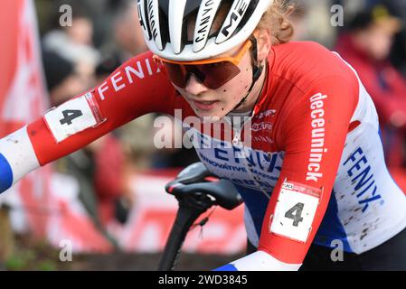 Puck Pieterse ist ein niederländischer Radfahrer, der sich auf Cyclo-Cross- und Mountainbiking spezialisiert hat. Mit 20 Jahren wurde sie die Elite Women's National Cyclocross Champion Stockfoto