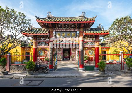 14. Januar 2024: Die Trieu Chau Assembly Hall in Hoi an, Vietnam wurde 1845 von Chinesen aus Übersee aus Trieu Chau erbaut. Die Haupthalle ist gewidmet Stockfoto
