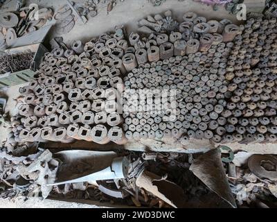 Nicht explodierte Landminen und Streubomben bleiben nach dem Krieg überall in Kambodscha aufgefangen, jetzt im Museum der Landminen in Siem Reap Kambodscha, riesiger amo Stockfoto