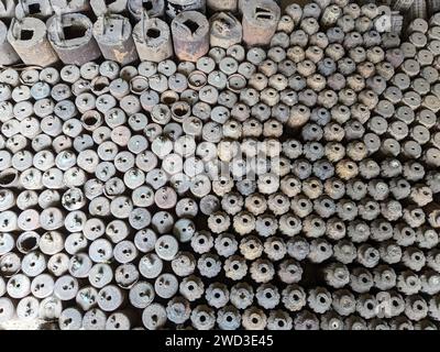 Nicht explodierte Landminen und Streubomben bleiben nach dem Krieg überall in Kambodscha aufgefangen, jetzt im Museum der Landminen in Siem Reap Kambodscha, riesiger amo Stockfoto