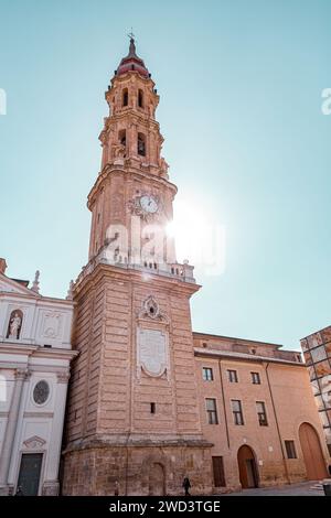 Saragossa, Spanien – 14. Februar 2022: Die Kathedrale des Erlösers oder La Seo de Zaragoza ist eine römisch-katholische Kathedrale in Saragossa, Spanien. Stockfoto