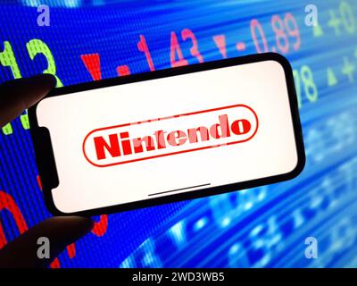 Konskie, Polen – 16. Januar 2024: Das Firmenlogo von Nintendo wird auf dem Bildschirm des Mobiltelefons angezeigt Stockfoto