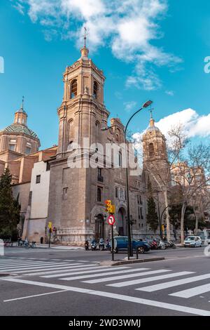 Saragossa, Spanien-14. Februar 2022: Die Kirche Santiago El Mayor, ehemalige Kirche des Klosters San Ildefonso, ist eine katholische Pfarrkirche in Saragossa. Stockfoto