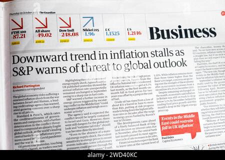 „Abwärtstrend bei der Inflation stagniert, da S&P vor einer Bedrohung der globalen Aussichten warnt“ Guardian-Zeitung Schlagzeile Business-artikel 19 Oktober 2023 London Großbritannien Stockfoto