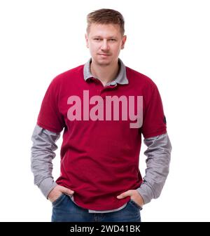 Hübscher blonder Mann, der die Kamera isoliert auf weißem Hintergrund betrachtet Stockfoto