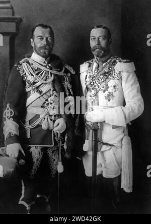 BERLIN, DEUTSCHLAND - 24. Mai 1913 - formelles Porträt des Zaren Nikolaus II. Von Russland ( 1868–1918), links, mit König Georg V. von England ( 1865–1936), ri Stockfoto
