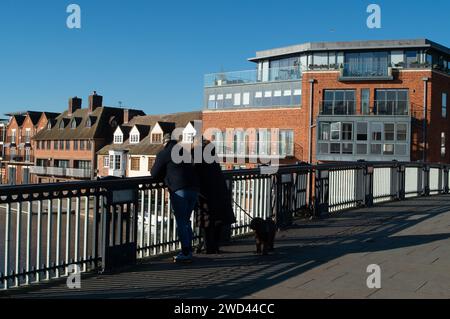 Eton, Windsor, Berkshire, Großbritannien. Januar 2024. Heute war es sehr kalt, aber sonnig in Eton, Berkshire. Es wird erwartet, dass die Temperaturen heute Abend auf -5 Grad sinken. Kredit: Maureen McLean/Alamy Stockfoto