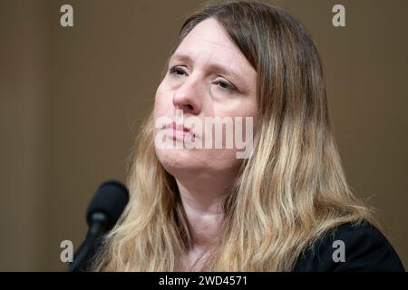 Washington, Usa. Januar 2024. Tammy Adlers sieht sich bei einer Anhörung des House Committee on Homeland Security an der südlichen Grenze im US Capitol in Washington, DC, am Donnerstag, den 18. Januar 2024 an. Kayla Hamilton, eine 20-jährige autistische Tochter von Nobles, wurde 2022 von einem illegalen Einwanderer getötet, der angeblich mit einer MS-13-Bande in Verbindung steht. Foto: Bonnie Cash/UPI Credit: UPI/Alamy Live News Stockfoto