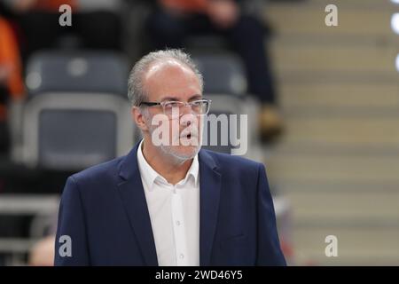 Jatrzebie Zdroj, Polen. Januar 2024. Trainer Marcelo Mendez von Jastrzebski Wegiel wurde beim Volleyballspiel der CEV Champions League Volley 2024 zwischen Jastrzebski Wegiel und SVG Luneburg in Hall (jastrzebie-Zdroj) gesehen. Endpunktzahl: Jastrzebski Wegiel 3:0 (25:17, 25:16, 25:19) SVG Lüneburg. (Foto: Grzegorz Wajda/SOPA Images/SIPA USA) Credit: SIPA USA/Alamy Live News Stockfoto