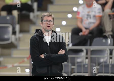 Jatrzebie Zdroj, Polen. Januar 2024. Trainer Stefan Hubner von SVG Luneburg war beim Volleyballspiel der CEV Champions League Volley 2024 zwischen Jastrzebski Wegiel und SVG Luneburg in Hall (jastrzebie-Zdroj) zu sehen. Endpunktzahl: Jastrzebski Wegiel 3:0 (25:17, 25:16, 25:19) SVG Lüneburg. (Foto: Grzegorz Wajda/SOPA Images/SIPA USA) Credit: SIPA USA/Alamy Live News Stockfoto