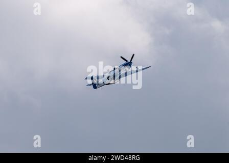 P51 Mustang-Kampfflugzeug aus dem 2. Weltkrieg „Moonbeam McSwine“ Tail Nummer 414237 auf der Duxford Airshow im Vereinigten Königreich Stockfoto