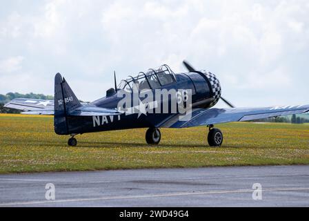 T6J Harvard WW2 United States Navy Flugzeug (Registration 66) auf der Flugschau Flying Legends in Duxford. Info zum Heck 52-8543 66 NAVY G-BUKY Stockfoto