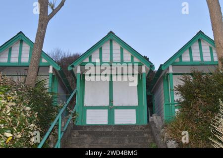 Strandhütten in Langland Bay, Swansea. Januar 2024. Stockfoto