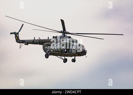 Mi-17 Design Hubschrauber aus der Sowjetzeit. Betrieben von der tschechischen Luftwaffe. Mittelgroßer zweimotoriger Mehrzweckhubschrauber mit Turbowelle, Stockfoto