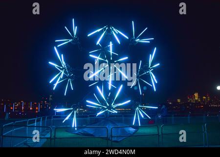 London, England, Großbritannien. Januar 2024. Neuron von Juan Fuentes, Teil der diesjährigen Winter Lights Installationen in Canary Wharf. (Kreditbild: © Vuk Valcic/ZUMA Press Wire) NUR REDAKTIONELLE VERWENDUNG! Nicht für kommerzielle ZWECKE! Stockfoto