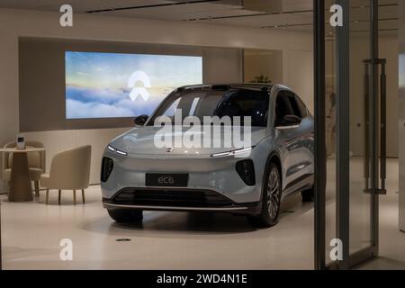 NIO EC6, ein intelligenter Elektrocoupé-SUV, wird am Dienstag, den 19. September 2023, in einem NIO-Geschäft in Peking, China, ausgestellt. Stockfoto