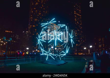 London, Großbritannien. Januar 2024. „Neuron“ von Juan Fuentes, Teil der diesjährigen Winter Lights Installationen in Canary Wharf. Quelle: Vuk Valcic/Alamy Live News Stockfoto