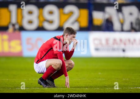 Arnheim, Niederlande. Januar 2024. ARNHEM, NIEDERLANDE - 18. JANUAR: Wessel wurde beim TOTO KNVB Cup Spiel zwischen Vitesse und AFC im GelreDome am 18. Januar 2024 in Arnheim niedergeschlagen. (Foto von Rene Nijhuis/Orange Pictures) Credit: Orange Pics BV/Alamy Live News Stockfoto