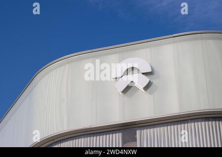 Das NIO-Logo ist am 1. Oktober 2023 in einem seiner Geschäfte in Peking zu sehen. Stockfoto