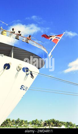 Sun Lines Kreuzfahrtschiff legt in Nassau Bahamas ca. 1998. Bitte schreiben Sie der Fotografin Joan Iaconetti zu. Stockfoto