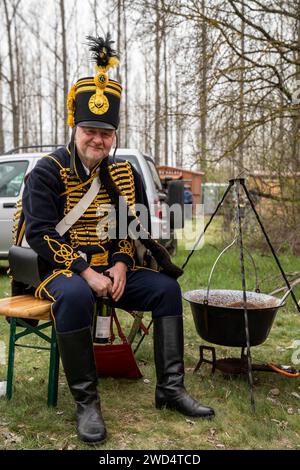 Ein Traditionalist in Husarenkleidung. Die Schlacht von Tapiobicske ist die Revolution von 1848-49 und der Unabhängigkeitskrieg. Tápióbicske - Ungarn 04.04. Stockfoto