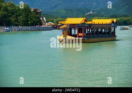 Drachenboot auf Longtan Lake, Dongchang District, Peking, China Stockfoto