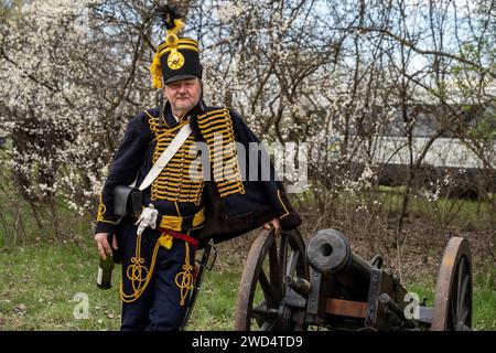 Ein Traditionalist in Husarenkleidung. Die Schlacht von Tapiobicske ist die Revolution von 1848-49 und der Unabhängigkeitskrieg. Tápióbicske - Ungarn 04.04. Stockfoto