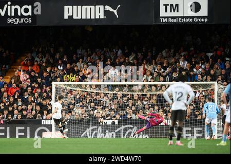 Jose Luis Garcia Vaya Pepelu von Valencia CF im Achten Finale des King's Cup 23/24 zwischen RC Celta Vigo und Valencia CF im Mestalla Stadium. Endstand; Valencia CF 1: 3 RC Celta Vigo. Stockfoto