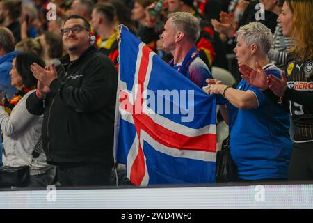 Köln, Deutschland. Januar 2024. Islandfans während des Menâ EHF Euro 2024-Spiels zwischen Deutschland und Island in der Lanxess Arena in Berlin, Köln Credit: Independent Photo Agency/Alamy Live News Stockfoto