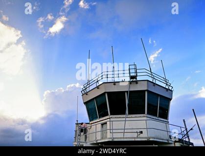 Miami International Airport: Nahaufnahme des Flugsicherungsturms in MIA CA. 1994-1997. Bitte schreiben Sie der Fotografin Joan Iaconetti zu. Stockfoto